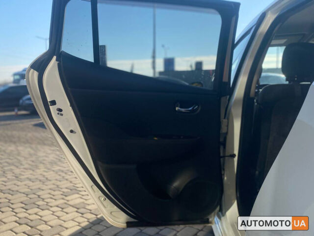 Білий Ніссан Ліф, об'ємом двигуна 24 л та пробігом 122 тис. км за 7700 $, фото 19 на Automoto.ua