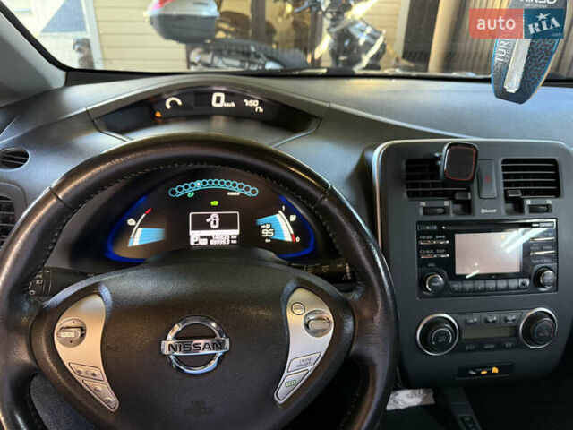 Белый Ниссан Лиф, объемом двигателя 0 л и пробегом 146 тыс. км за 6500 $, фото 1 на Automoto.ua