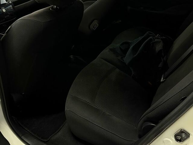 Белый Ниссан Лиф, объемом двигателя 80 л и пробегом 290 тыс. км за 5950 $, фото 7 на Automoto.ua