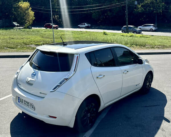 Белый Ниссан Лиф, объемом двигателя 0 л и пробегом 144 тыс. км за 6700 $, фото 7 на Automoto.ua