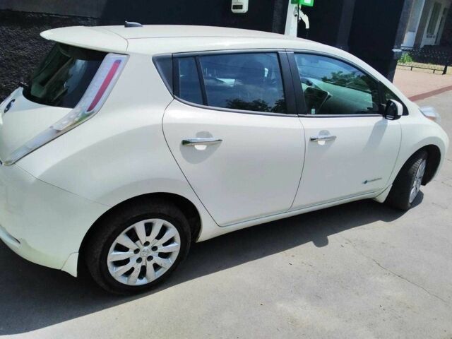 Белый Ниссан Лиф, объемом двигателя 0 л и пробегом 130 тыс. км за 10500 $, фото 3 на Automoto.ua