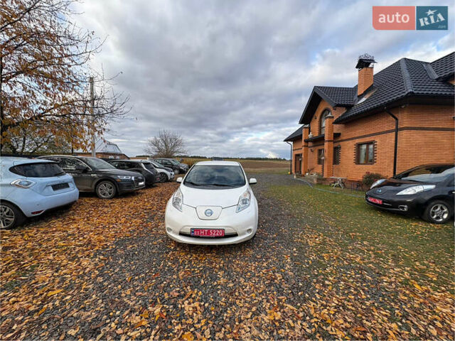 Белый Ниссан Лиф, объемом двигателя 0 л и пробегом 122 тыс. км за 6200 $, фото 10 на Automoto.ua