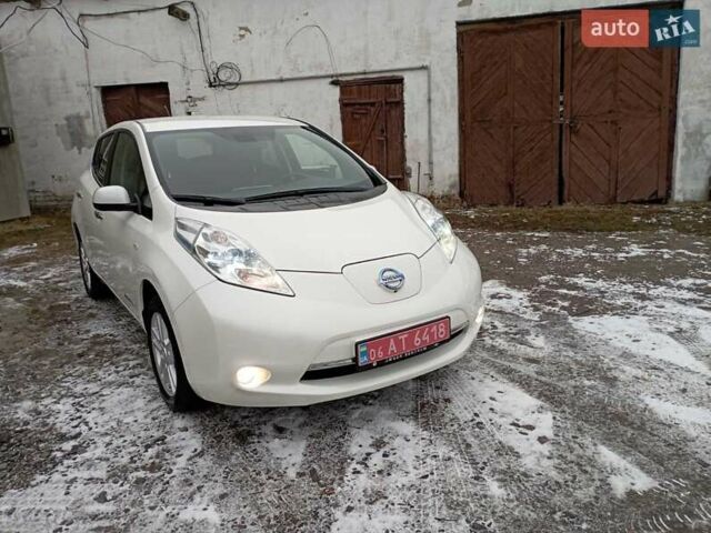 Белый Ниссан Лиф, объемом двигателя 0 л и пробегом 95 тыс. км за 7500 $, фото 6 на Automoto.ua