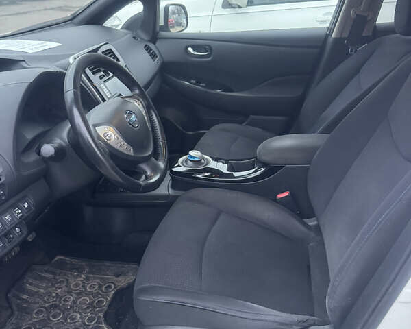 Белый Ниссан Лиф, объемом двигателя 0 л и пробегом 160 тыс. км за 6700 $, фото 16 на Automoto.ua