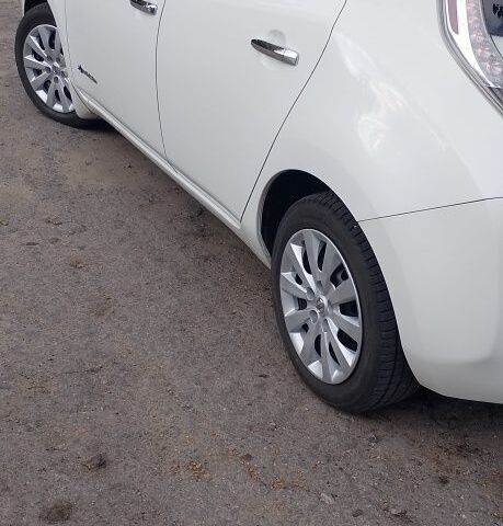 Білий Ніссан Ліф, об'ємом двигуна 0 л та пробігом 175 тис. км за 13300 $, фото 1 на Automoto.ua