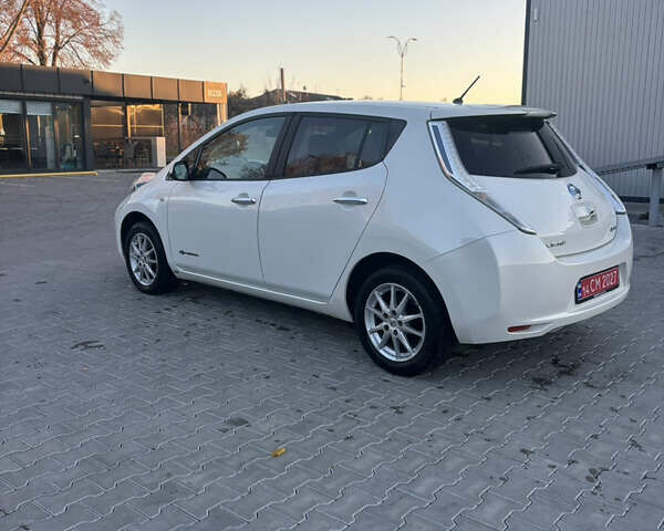 Білий Ніссан Ліф, об'ємом двигуна 0 л та пробігом 127 тис. км за 6450 $, фото 5 на Automoto.ua