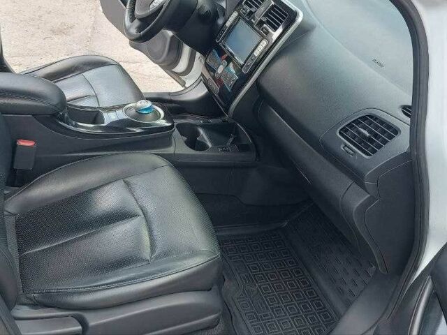 Белый Ниссан Лиф, объемом двигателя 0 л и пробегом 170 тыс. км за 6600 $, фото 7 на Automoto.ua