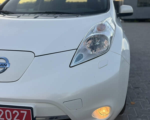 Білий Ніссан Ліф, об'ємом двигуна 0 л та пробігом 127 тис. км за 6450 $, фото 13 на Automoto.ua