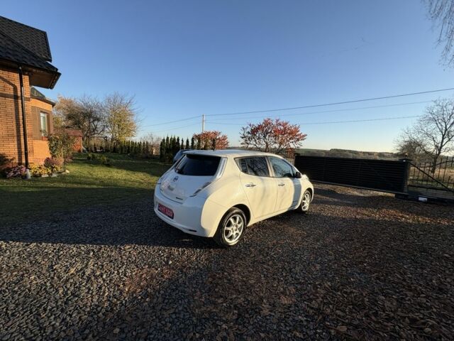 Белый Ниссан Лиф, объемом двигателя 0 л и пробегом 122 тыс. км за 6100 $, фото 13 на Automoto.ua