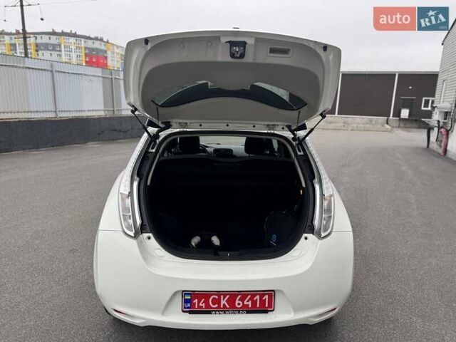 Белый Ниссан Лиф, объемом двигателя 0 л и пробегом 80 тыс. км за 6800 $, фото 4 на Automoto.ua