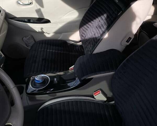 Білий Ніссан Ліф, об'ємом двигуна 0 л та пробігом 140 тис. км за 7000 $, фото 15 на Automoto.ua