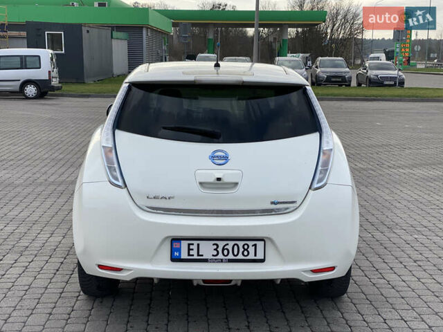 Белый Ниссан Лиф, объемом двигателя 0 л и пробегом 140 тыс. км за 5450 $, фото 6 на Automoto.ua
