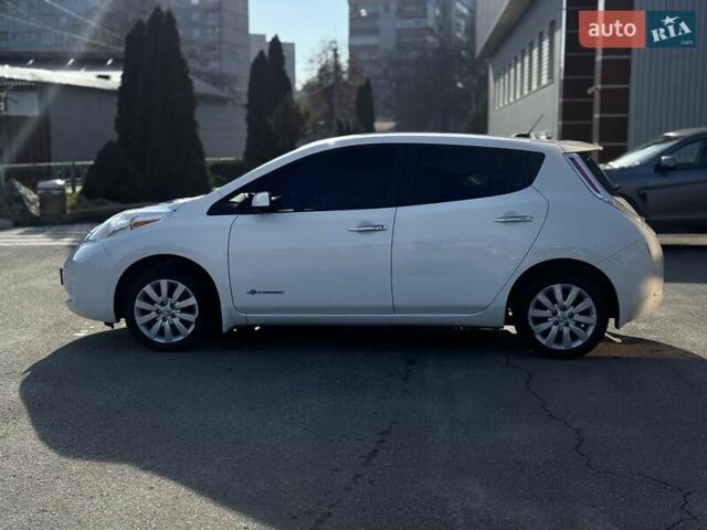 Білий Ніссан Ліф, об'ємом двигуна 0 л та пробігом 60 тис. км за 7500 $, фото 7 на Automoto.ua