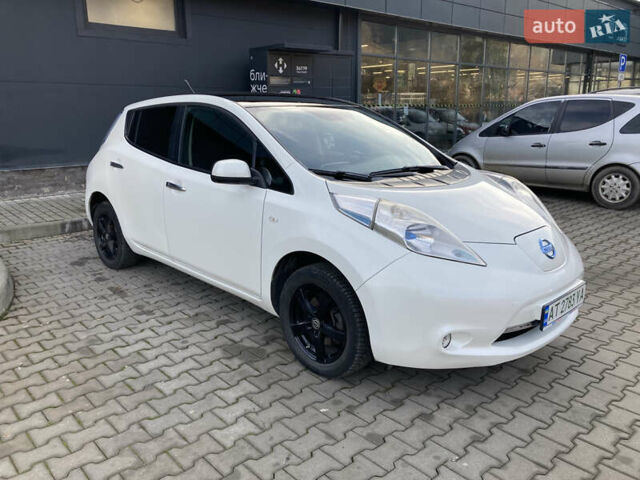 Білий Ніссан Ліф, об'ємом двигуна 0 л та пробігом 136 тис. км за 7500 $, фото 2 на Automoto.ua