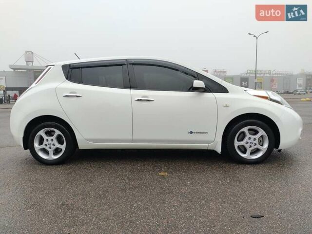 Белый Ниссан Лиф, объемом двигателя 0 л и пробегом 131 тыс. км за 6500 $, фото 4 на Automoto.ua