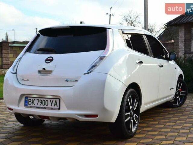 Білий Ніссан Ліф, об'ємом двигуна 0 л та пробігом 96 тис. км за 7950 $, фото 25 на Automoto.ua
