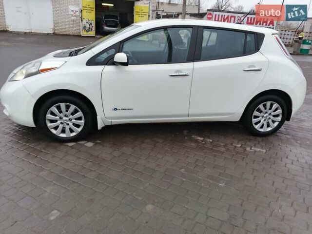 Белый Ниссан Лиф, объемом двигателя 0 л и пробегом 219 тыс. км за 5500 $, фото 3 на Automoto.ua