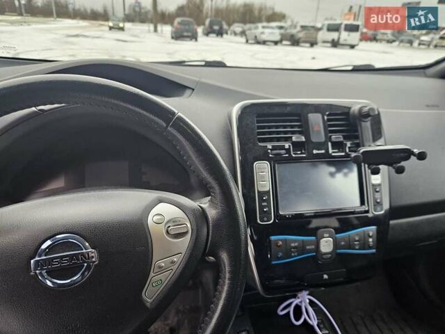 Белый Ниссан Лиф, объемом двигателя 0 л и пробегом 103 тыс. км за 7800 $, фото 11 на Automoto.ua