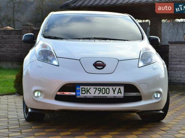 Білий Ніссан Ліф, об'ємом двигуна 0 л та пробігом 96 тис. км за 7950 $, фото 1 на Automoto.ua