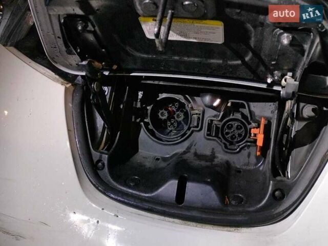 Белый Ниссан Лиф, объемом двигателя 0 л и пробегом 72 тыс. км за 6750 $, фото 3 на Automoto.ua