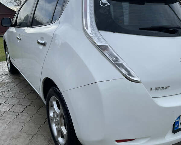 Белый Ниссан Лиф, объемом двигателя 0 л и пробегом 118 тыс. км за 6400 $, фото 9 на Automoto.ua