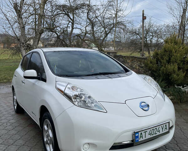 Белый Ниссан Лиф, объемом двигателя 0 л и пробегом 118 тыс. км за 6400 $, фото 3 на Automoto.ua