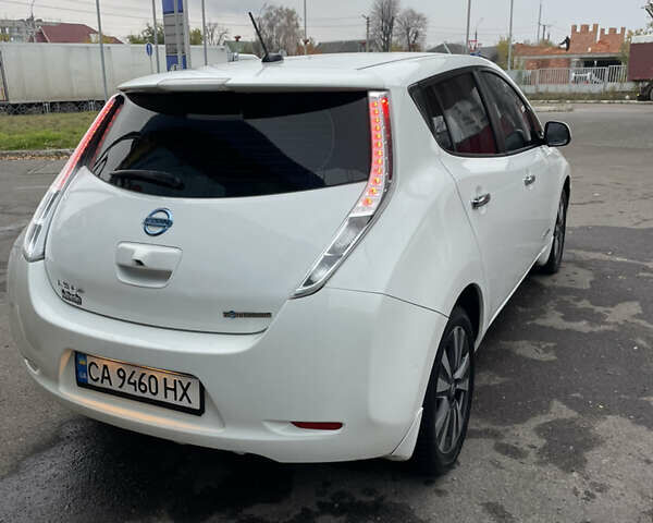 Белый Ниссан Лиф, объемом двигателя 0 л и пробегом 149 тыс. км за 9500 $, фото 2 на Automoto.ua