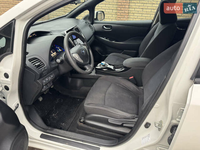 Белый Ниссан Лиф, объемом двигателя 0 л и пробегом 82 тыс. км за 6600 $, фото 12 на Automoto.ua