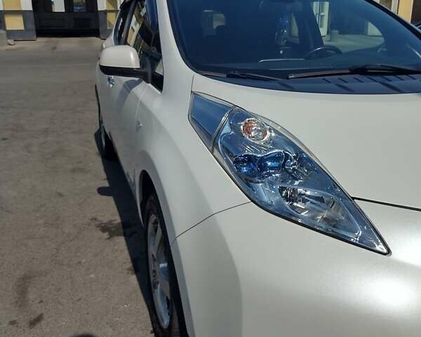 Белый Ниссан Лиф, объемом двигателя 0 л и пробегом 112 тыс. км за 8100 $, фото 8 на Automoto.ua