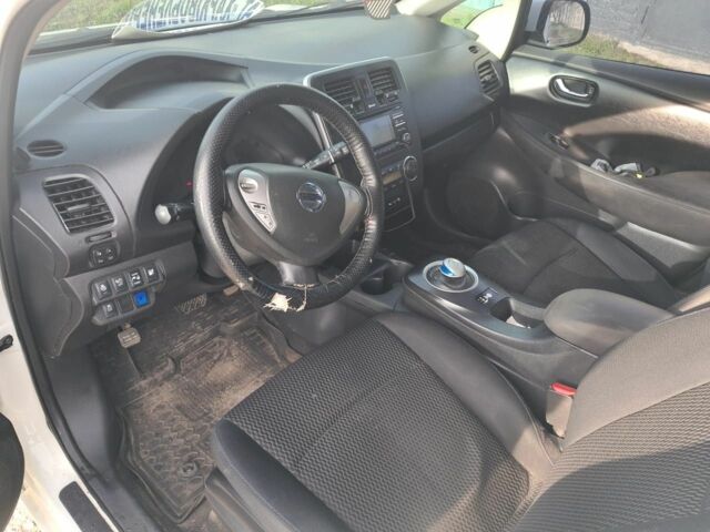 Белый Ниссан Лиф, объемом двигателя 0 л и пробегом 214 тыс. км за 4300 $, фото 6 на Automoto.ua