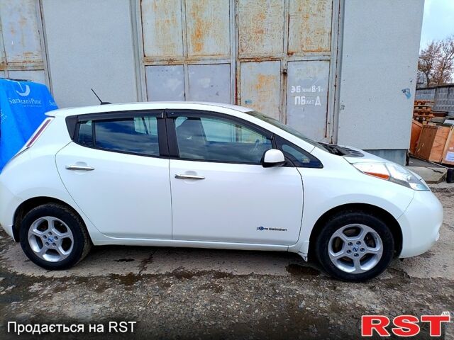 Белый Ниссан Лиф, объемом двигателя 0 л и пробегом 120 тыс. км за 5700 $, фото 3 на Automoto.ua