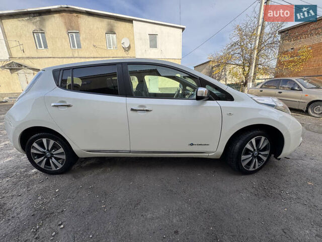 Белый Ниссан Лиф, объемом двигателя 0 л и пробегом 145 тыс. км за 6000 $, фото 11 на Automoto.ua