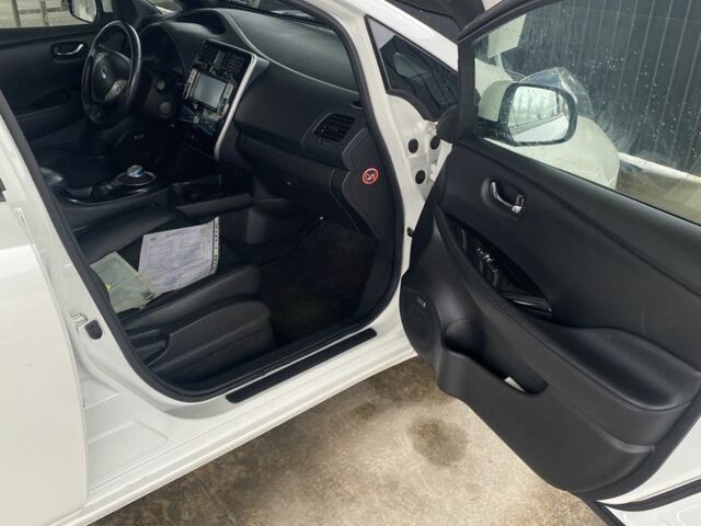 Белый Ниссан Лиф, объемом двигателя 0 л и пробегом 83 тыс. км за 7250 $, фото 9 на Automoto.ua