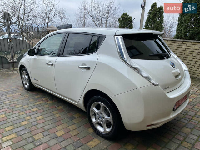 Белый Ниссан Лиф, объемом двигателя 0 л и пробегом 148 тыс. км за 5999 $, фото 3 на Automoto.ua