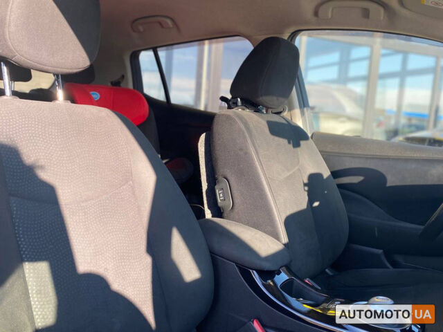 Білий Ніссан Ліф, об'ємом двигуна 24 л та пробігом 122 тис. км за 7700 $, фото 18 на Automoto.ua