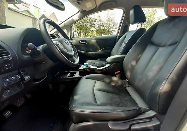 Білий Ніссан Ліф, об'ємом двигуна 0 л та пробігом 71 тис. км за 15100 $, фото 31 на Automoto.ua