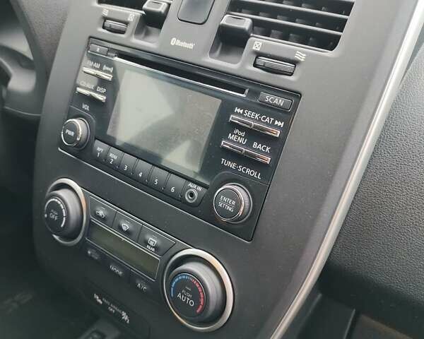 Белый Ниссан Лиф, объемом двигателя 0 л и пробегом 131 тыс. км за 6500 $, фото 22 на Automoto.ua