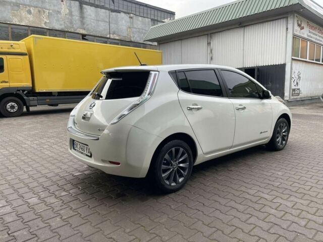 Белый Ниссан Лиф, объемом двигателя 0 л и пробегом 140 тыс. км за 6000 $, фото 2 на Automoto.ua