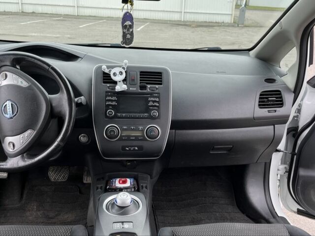 Белый Ниссан Лиф, объемом двигателя 0 л и пробегом 180 тыс. км за 6200 $, фото 1 на Automoto.ua