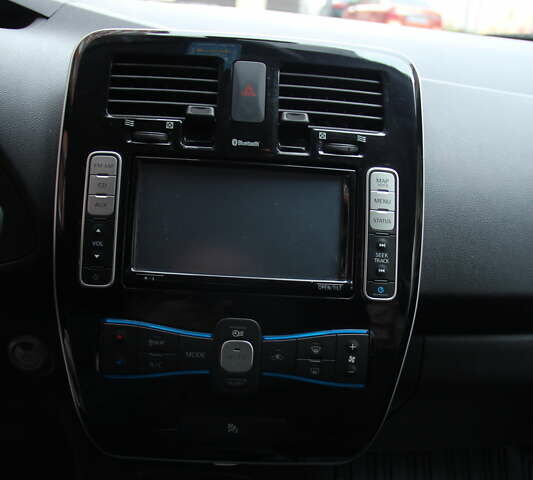 Белый Ниссан Лиф, объемом двигателя 0 л и пробегом 180 тыс. км за 6500 $, фото 18 на Automoto.ua