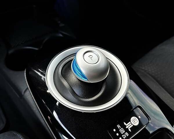 Білий Ніссан Ліф, об'ємом двигуна 0 л та пробігом 96 тис. км за 7950 $, фото 37 на Automoto.ua