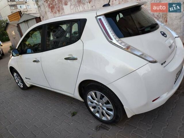 Белый Ниссан Лиф, объемом двигателя 0 л и пробегом 75 тыс. км за 6800 $, фото 6 на Automoto.ua
