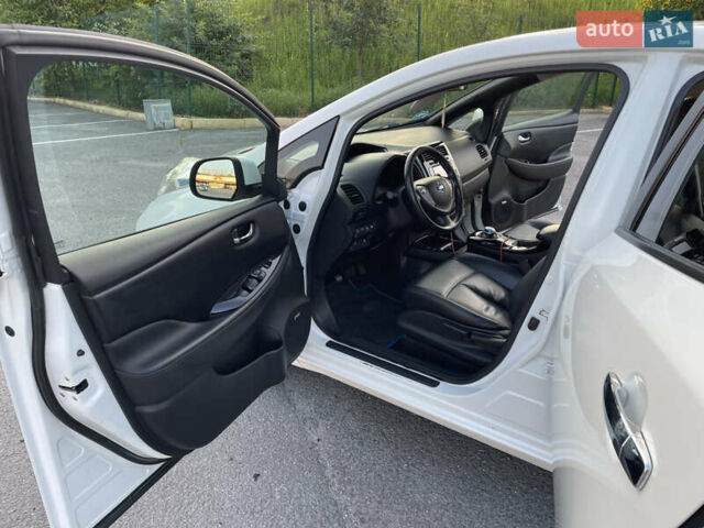 Білий Ніссан Ліф, об'ємом двигуна 0 л та пробігом 186 тис. км за 6999 $, фото 9 на Automoto.ua