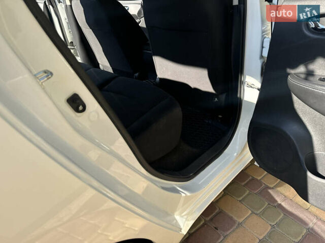 Белый Ниссан Лиф, объемом двигателя 0 л и пробегом 144 тыс. км за 6700 $, фото 18 на Automoto.ua