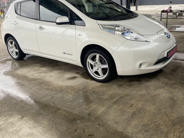 Белый Ниссан Лиф, объемом двигателя 0 л и пробегом 83 тыс. км за 7250 $, фото 1 на Automoto.ua