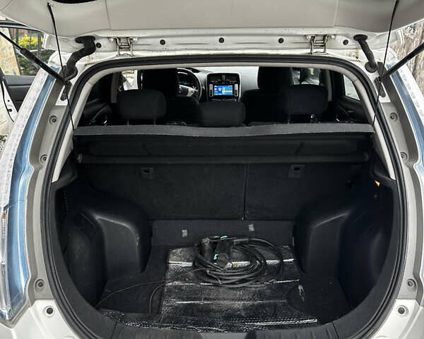 Белый Ниссан Лиф, объемом двигателя 0 л и пробегом 157 тыс. км за 6900 $, фото 20 на Automoto.ua