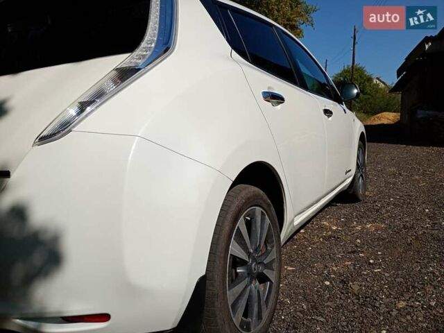 Белый Ниссан Лиф, объемом двигателя 0 л и пробегом 96 тыс. км за 7500 $, фото 3 на Automoto.ua