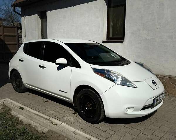 Белый Ниссан Лиф, объемом двигателя 0 л и пробегом 100 тыс. км за 7500 $, фото 2 на Automoto.ua