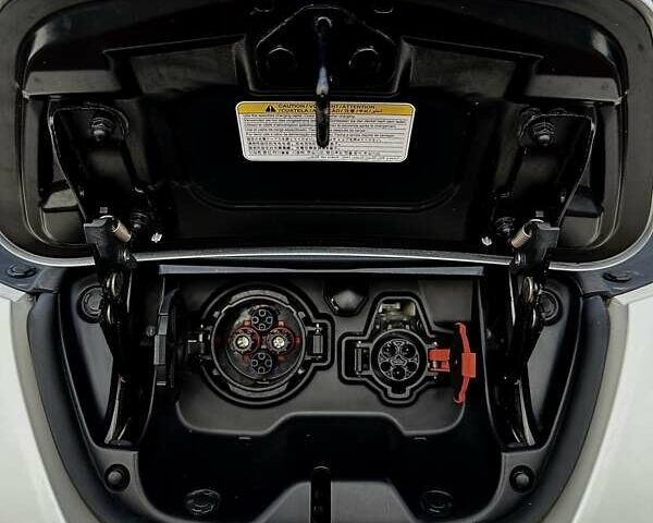 Білий Ніссан Ліф, об'ємом двигуна 0 л та пробігом 96 тис. км за 7950 $, фото 46 на Automoto.ua