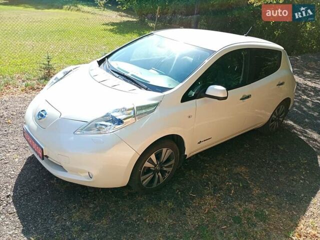 Белый Ниссан Лиф, объемом двигателя 0 л и пробегом 96 тыс. км за 7500 $, фото 5 на Automoto.ua